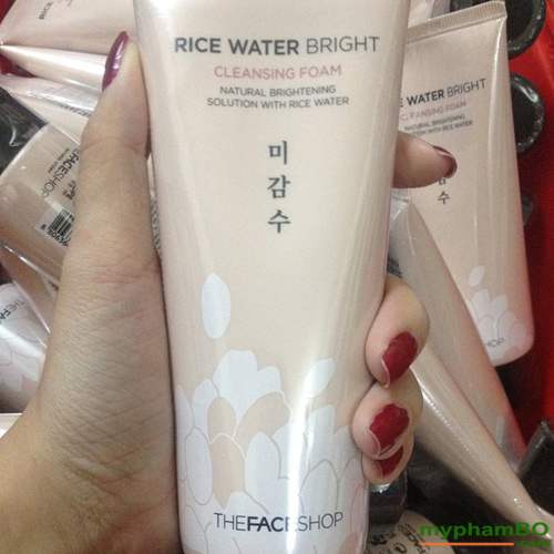 Sua rua mat gao Rice Water Bright Cleansing TheFaceShop 300ml (3)