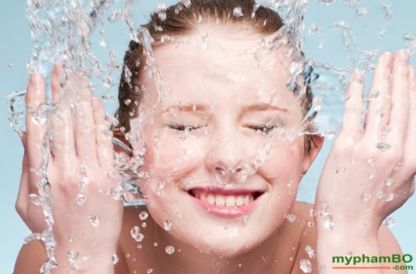 Sua rua mat dang gel - Simple Kind To Skin Refreshing Facial Wash Gel (1)